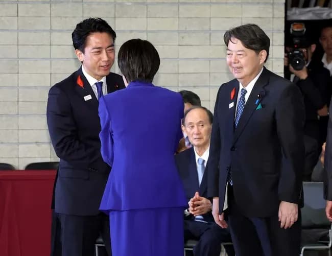 小泉進次郎防衛大臣←これお前らの妄想ネタやと思ってた