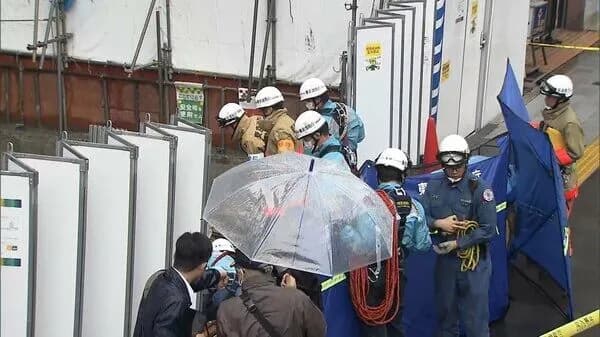 男性作業員（22）が地上から約3m下に転落…顔から胸に鉄筋刺さり搬送先の病院で死亡