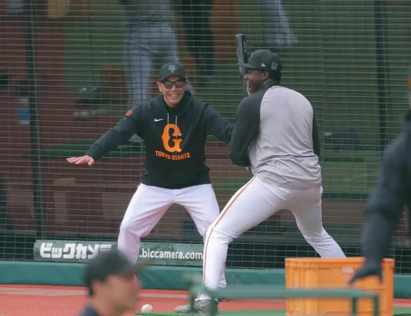 【悲報】巨人阿部監督、ドラ1石塚やリチャードにまでファウル打ちを練習させている模様