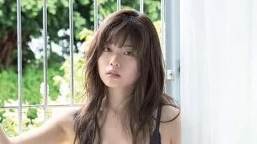 【画像】この水着美女が何カップか分かる人来てくれ！！！