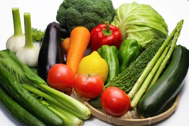 肉のご馳走→「ステーキ」　魚のご馳走→「寿司」　野菜のご馳走→？