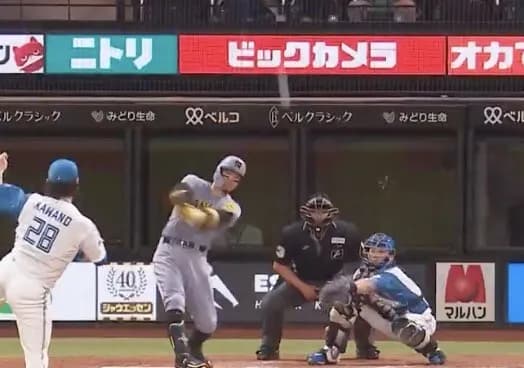 【朗報】佐藤輝明、15号ツーランで1点差に迫る！！！サトテルは本日2発目