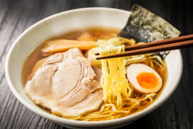 一般的日本人「家族4人で丸源ラーメンに行ったら何と5776円。もうラーメンは庶民の食物ではない…」