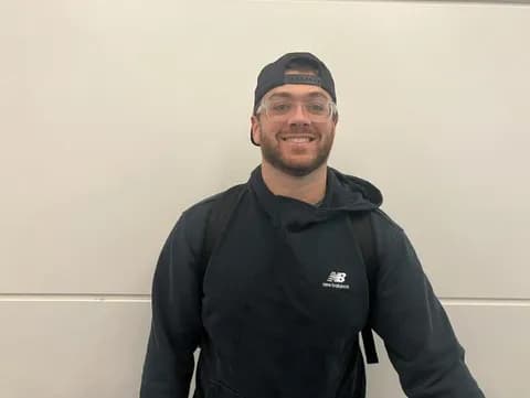 メジャー複数球団興味のDeNAケイが帰国「悔いなく終えることができました」今季防1.74