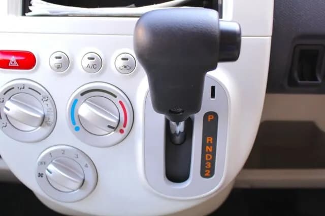 AT「クリープ現象（アクセル押さなくてもジワジワ進む）」←これを無くせない理由