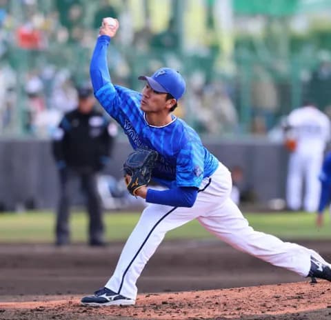 DeNA篠木健太郎が契約更改、現状維持1200万円でサイン　来季は先発での貢献誓う