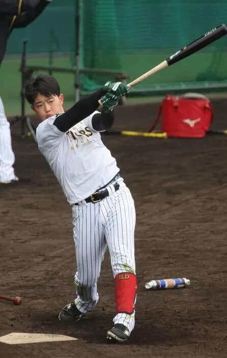 【阪神】中川勇斗が来季のさらなる飛躍へ気合「打つ方を生かして」残留練習では外野守備特守も