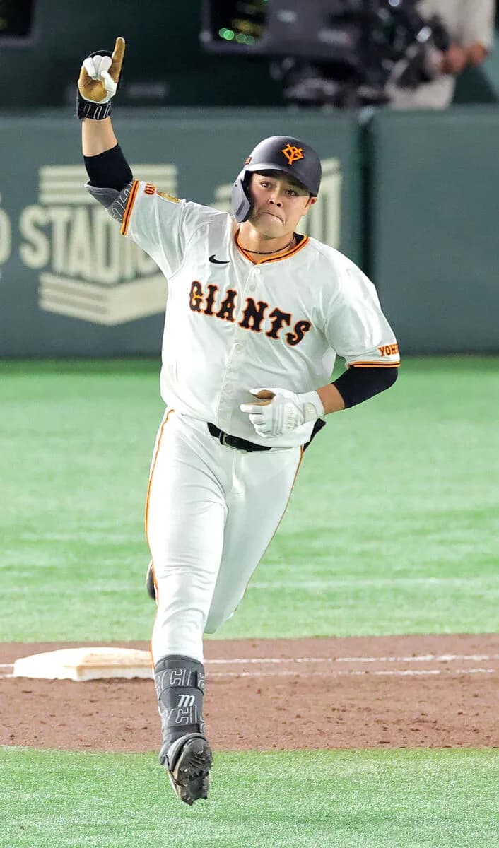 中山ライト・貴重な同点2ラン