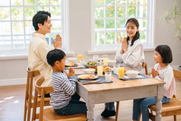 【悲報】「いただきます」と言う文化、戦後にできた歴史の浅い文化だったｗｗｗｗｗｗｗｗｗｗｗ