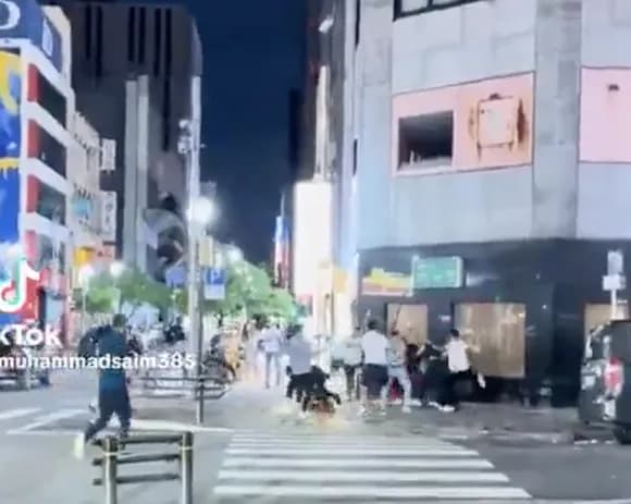 【動画】名古屋で外国人が1人の日本人を集団暴行・・・・・・・