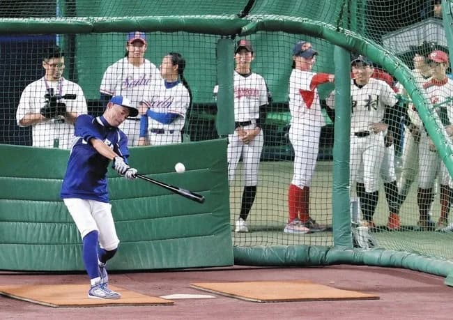 イチローさん(51)ナゴドでのバッティング練習で柵越え連発
