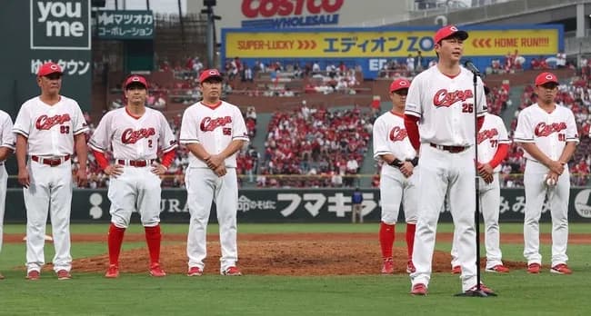  広島・新井監督　セレモニーで謝罪「来年以降も苦しみは続きます」