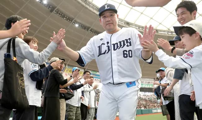 西武のフロント「栗山（42）とおかわり（42）は来年も戦力」