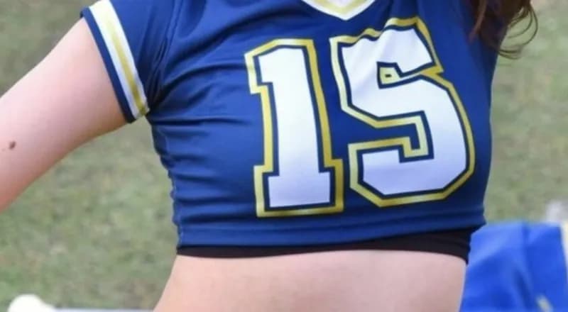 【画像】最近のチアガール、露出が多すぎてしまう・・・