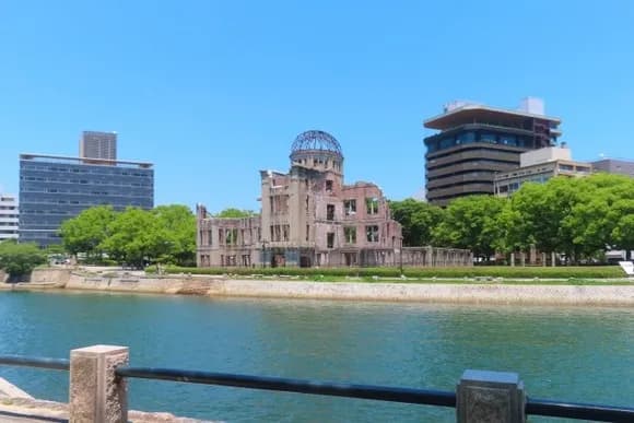 【悲報】広島県民「核兵器は抑止力。核を持ってない国が核を落とされる・・・・」