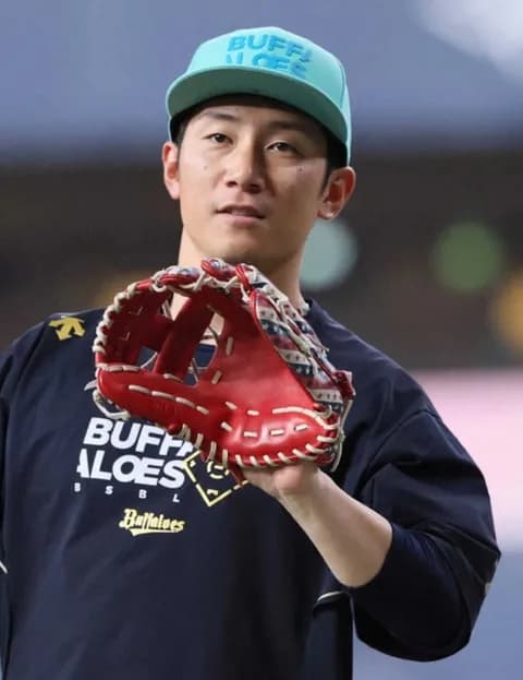 西川龍馬さんマジか‥車いすに乗り那覇から空路帰阪‥