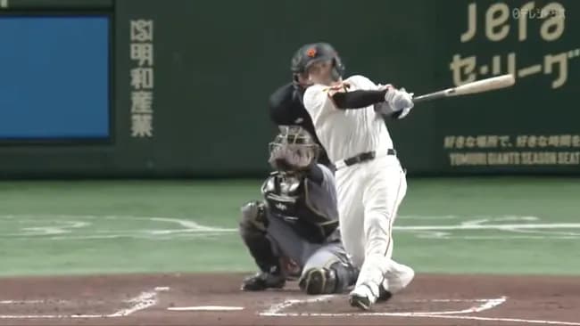 岸田(巨) .297 8 38 OPS.785 捕手WAR1位