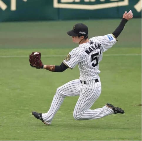 阪神・中野　昨年無安打のオリックス・曽谷を攻略！「食らいついた」先制打＆美守で魅せた
