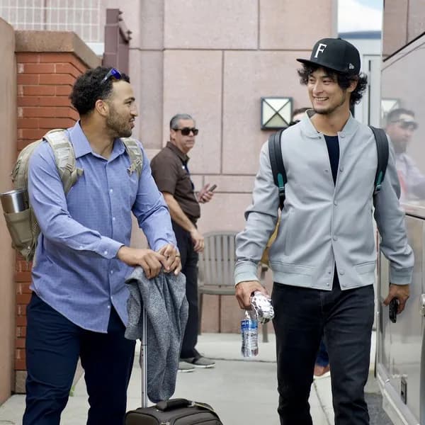 街なかでMLB球団の帽子←「ええやん」「オシャレやん」 街なかでNPB球団の帽子←