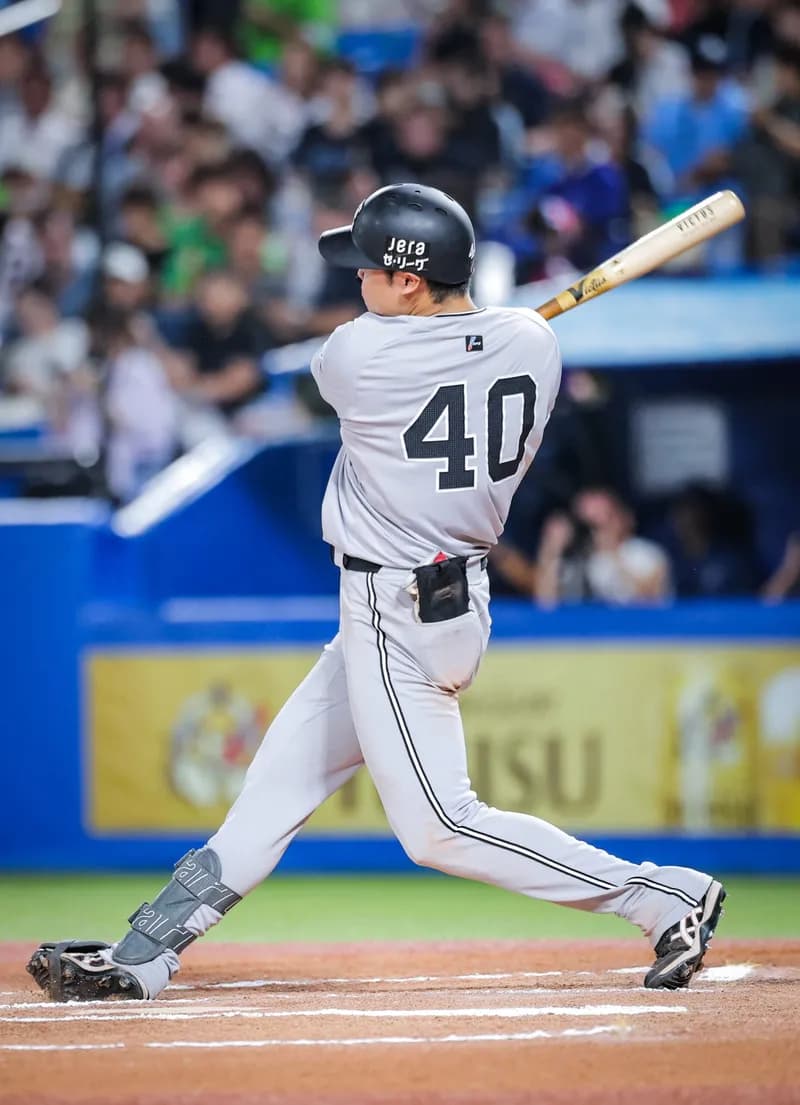 阿部監督が三回に泉口を懲罰交代　バント失敗で即決断