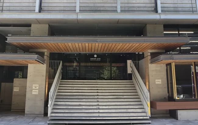 本当にJCのスカート内が撮影できるのか好奇心が湧いた熱心な先生、懲戒免職