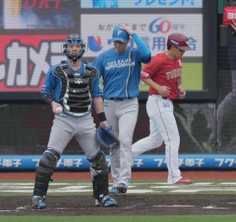 【日本ハム】山﨑福也、わずか54球でマウンド降りる　３回まで８安打1四球で２失点と精彩欠く