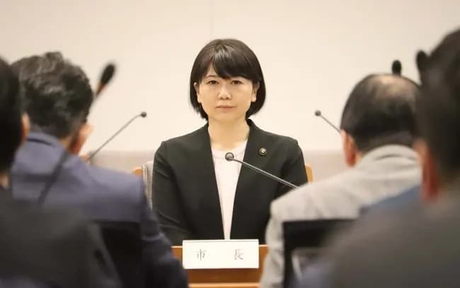 小川晶市長（42）「相談した場所が不適切で結果として皆さんを誤解させてしまった。申し訳ない」