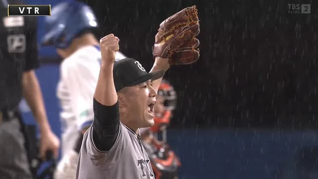 田中将大、200勝達成したみたいなガッツポーズ！ スーパーキャッチの丸に最敬礼ｗｗｗ