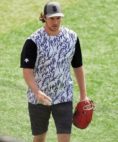 バウアー、登録抹消でCS戦力外