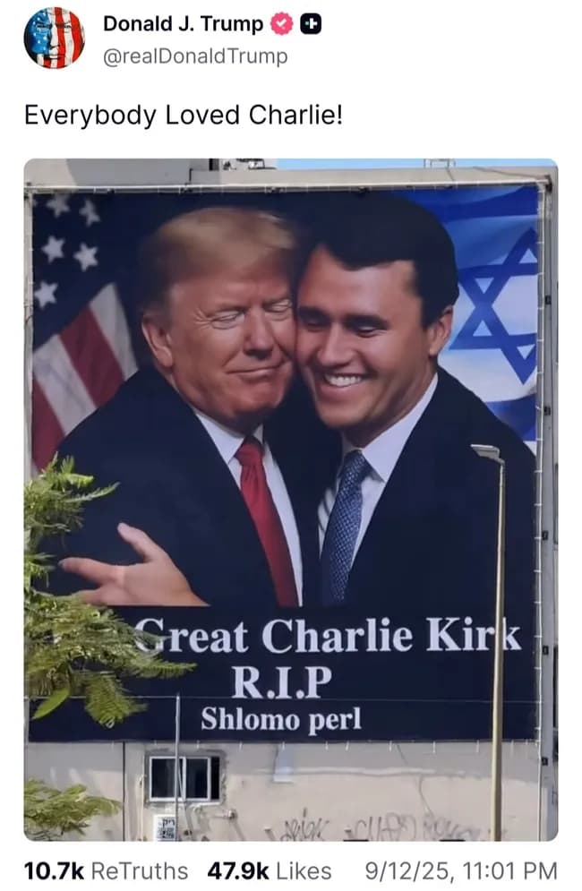 【画像】トランプ大統領、チャーリー・カークの巨大ポスターを作ってご満悦ｗｗｗｗ