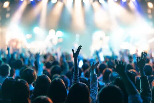 【現実】昔「ライブは稼ぎ時！」→今「ライブは赤字です」