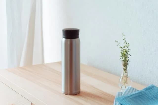 お前らが水筒に入れてる飲み物