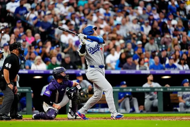 【悲報】大谷『日米300号ボール』を650万で売却した女さん「ピザパーティーでも開くわ」WWWW