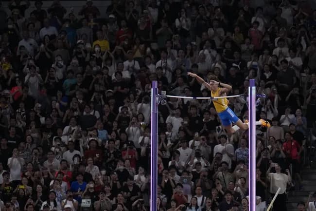 【悲報】世界陸上、世界一肩幅広い観客の続報なし