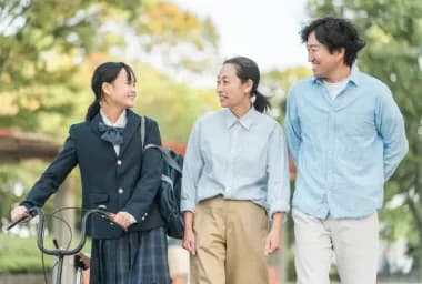 【悲報】最近の高校生、両親をお父さんお母さんと呼ぶ若者が激減ｗｗｗｗｗｗｗｗ