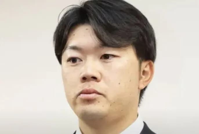 話題になってないけど日本シリーズ中にひっそりと楠本がクビになってた件