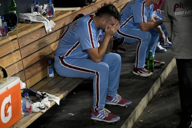 フィリーズ・カーカリング(24)「どうすりゃいいんだ…」ベンチで独り泣く