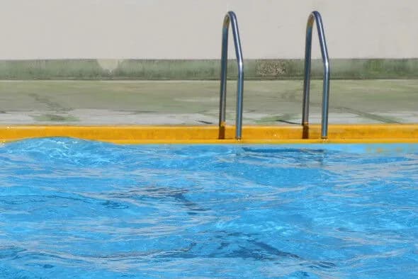 【定期】教師、またもプール給水栓閉め忘れ…マニュアルを作るも守られず。教育委員会「過失だが許す」