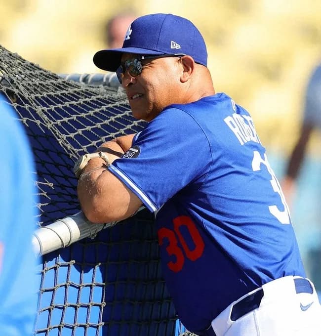 マスコミさん、ロバーツ監督にまで長嶋コメを求めに行く