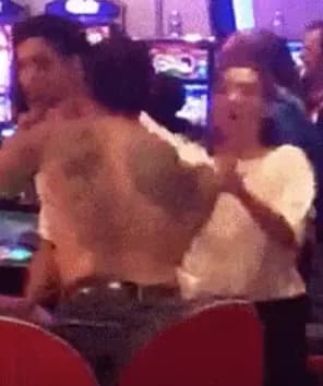 【動画】日本のヤクザさん、海外のカジノで入れ墨を見せて周囲を恫喝・・・・・