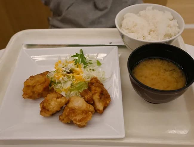 【画像】神戸学院大学の「100円夕食」が学食の相場を破壊してしまうｗｗｗｗ