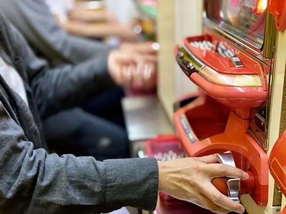 【疑問】なんで金ない奴ほどパチンコにハマるの・・・・・・？