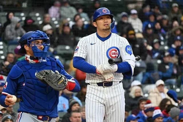 【悲報】鈴木誠也、自打球が股間直撃→痛がる間に三振ｗｗｗ【珍プレー】