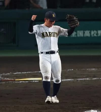 鳴門高校のエース、バントのサインを無視してホームランを打ってしまう