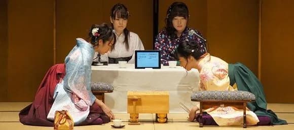 【悲報】女流棋士さん、ガチで将棋だけ指してられない模様・・・・・・