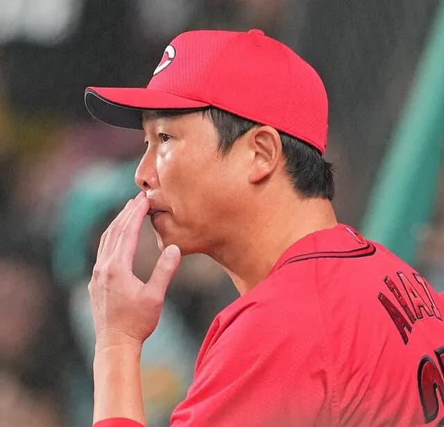 【悲報】広島カープさん　2年連続優勝見届け、20度目の完封負け、ワースト借金12、三塁すら踏めず