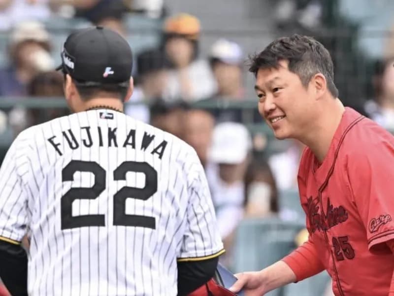 藤川監督『広島は死球多い』新井監督『え？』←この頃から確執あっただろ