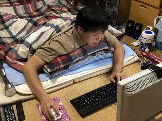 【画像】長期引きこもり者の体勢ｗｗｗｗｗｗｗｗ