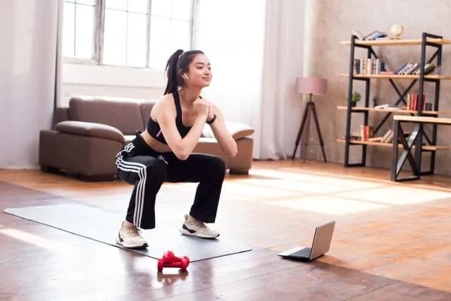 「スクワットするときは膝をつま先より前に出すな」←これw