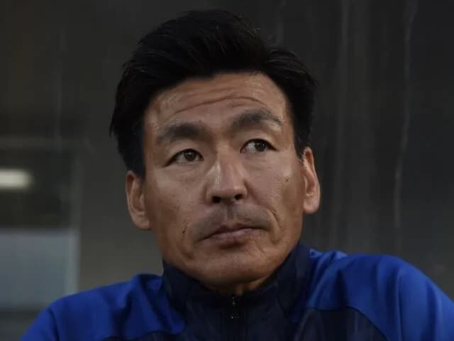 【悲報】J3奈良の中田一三監督、口論中に選手にヘディングをして契約解除